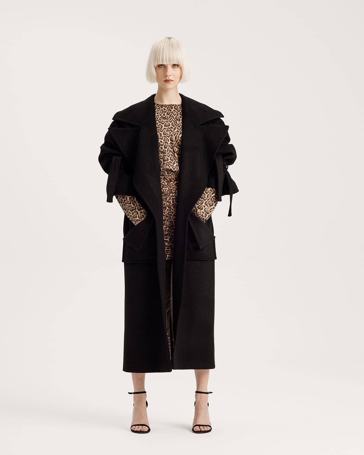 Virgin wool maxi coat with cashmere in black