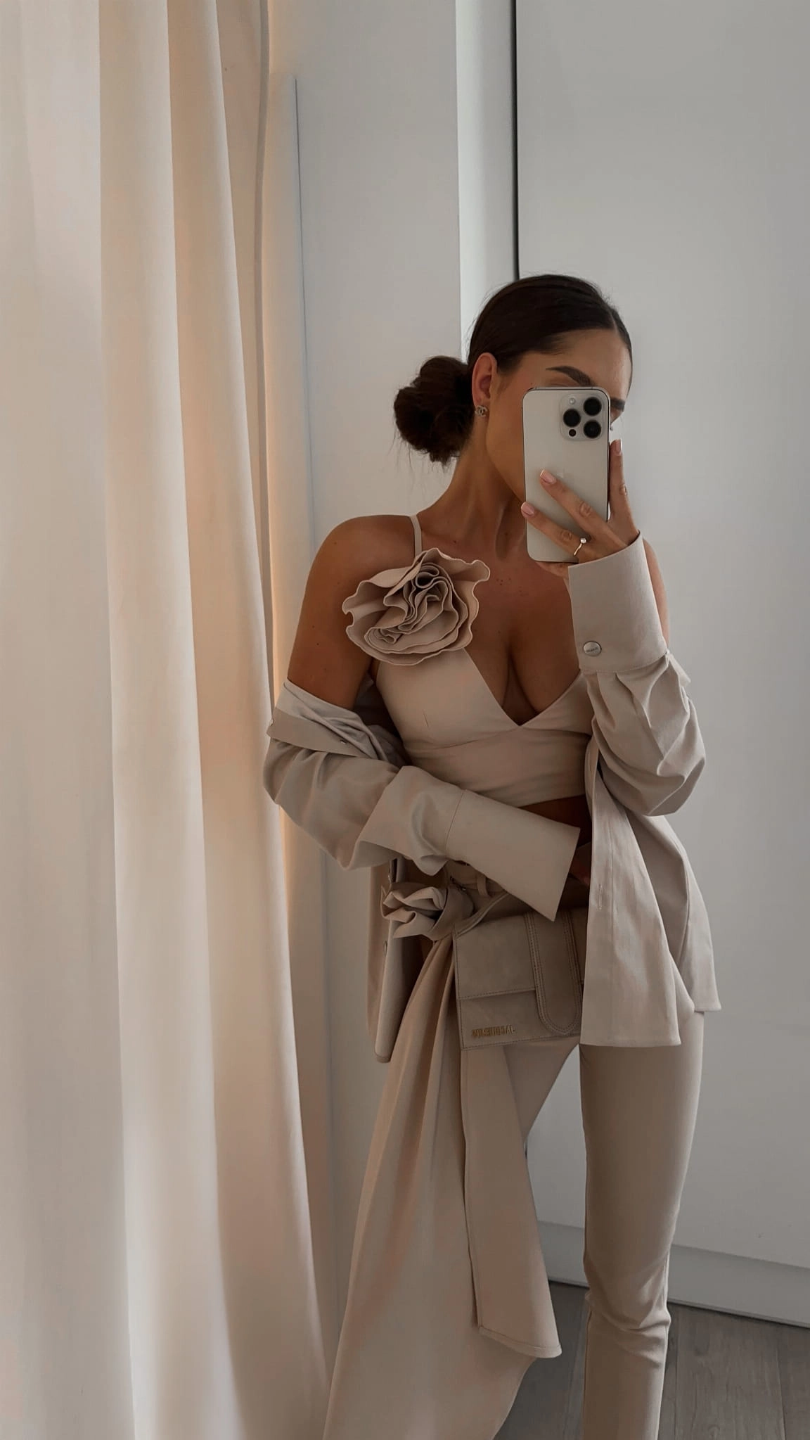 Crop top in beige with 3D rose